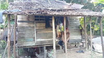 Rumah yang di tempati oleh sepasang suami istri di Kabupaten Lingga