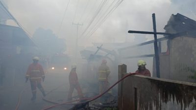 Satu Unit Rumah dan Kios Ludes Terbakar Dilalap Si Jago Merah