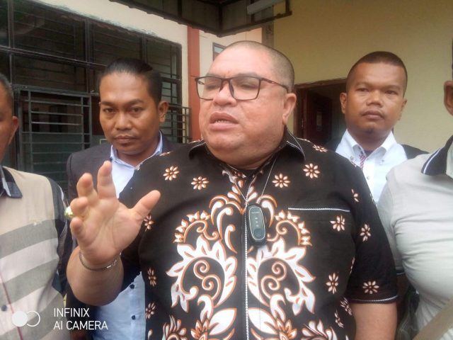 Tim kuasa hukum Rahmanullah usai melakukan mediasi bersama BPN di Kantor BPN Tanjungpinang, Jumat ( 24/12 ) . Foto Indrapriyadi