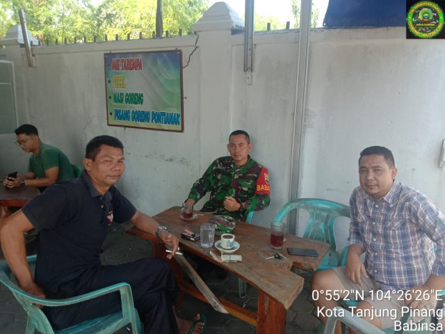 Komunikasi Sosial yang dilakukan Babinsa Kelurahan Tanjungpinang Barat dalam menghadapi cuaca buruk, Sabtu (01/07/2023)