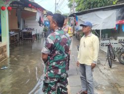Pantau Wilayah Terdampak Banjir Rob, Serma M Dian Lakukan Pengecekan