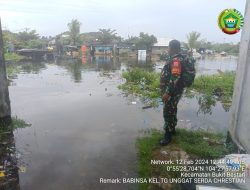 Babinsa Tanjung Unggat Pantau Sejumlah Wilayah Tanjung Unggat Terdampak Banjir Rob