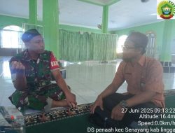 Babinsa Penaah Ajak Kepala KUA Senayang Bahas Pentingnya Ketentraman Rumah Tangga