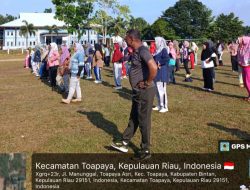 Babinsa Toapaya Asri Koramil 02/Bintim Hadiri Senam Germas Bersama Warga di Lapangan Bola Hj. Abdullah