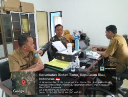 Babinsa Gunung Lengkuas Koramil 02/Bintim Laksanakan Komsos Bersama Staf Kelurahan Bahas Pelayanan Publik