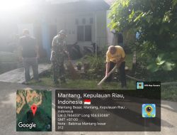 Babinsa Mantang Besar Koramil 02 Bintim Ajak Warga Gotong Royong Bersihkan Lingkungan