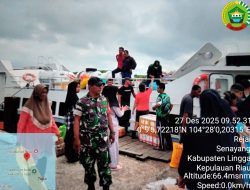 Babinsa Desa Rejai Koramil 06 Senayang Laksanakan Monitoring Keberangkatan Kapal Feri di Pelabuhan Bakung Serumpun