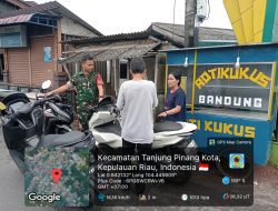 Babinsa Koramil 01 Kota Ajak Warga Kampung Bugis Aktifkan Siskamling Cegah Tindak Kejahatan