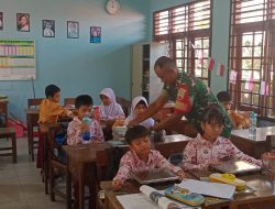 Babinsa Koramil 01 Kota Pantau Program Makan Bergizi Gratis di Bukit Bestari, Ribuan Pelajar Terima Manfaat